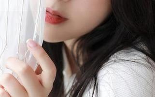 模范学院 – 像极了我手机里的黑白照片，唯独少了点生活的气息—加朵babe是怎样做到的？