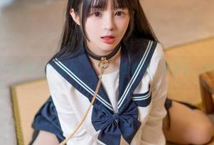 又一波樱井宁宁的黑色JK图包，上衣蓬松松的，那裙子一定也轻飘飘吧？