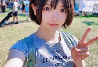 这得算是“吃布丁”了吗？樱群的高清布丁狗cos真让人难以忘怀。