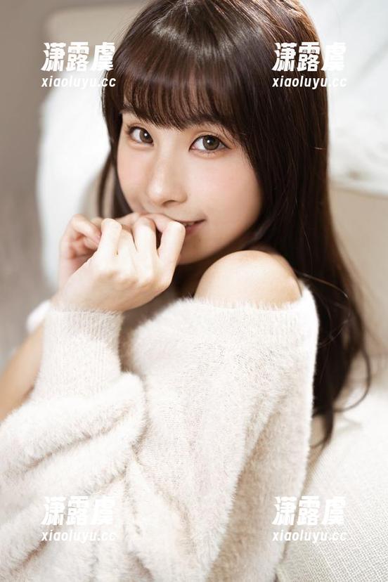 泥泥汝 一旦你看了泥泥汝的美图,估计手机壁纸都不敢换了,OL女郎A镇守在你心中,心中默念666!