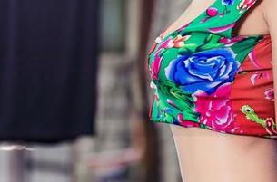 爱丝 – 若兮的一场黑白私拍：光与影的逗趣对话