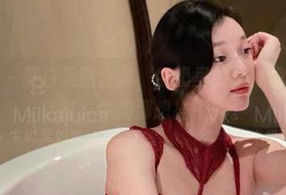 微密圈 – 黑白美图合集，牛奶里的果汁没给咱留活路，牛奶都想摇摇头。