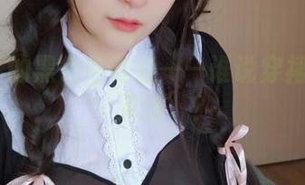 白银81的黑色包臀裙——谁说穿裙子不能‘灵活’？