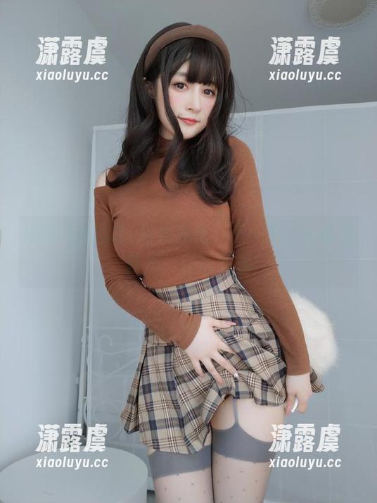 白银81 短裙在白银81指尖摇曳:点一下,下载收获不一样的风景