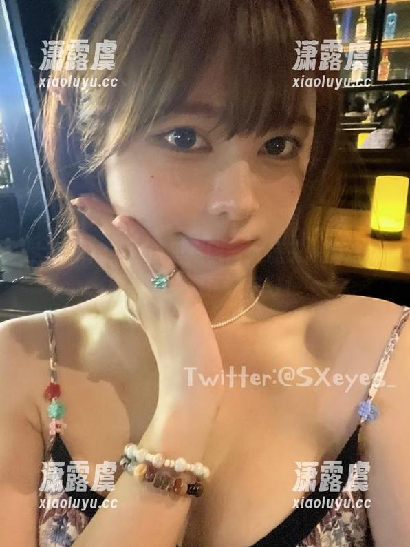 眼酱大魔王w 大香蕉?不,这里是眼酱大魔王w的丝袜原图,免费!快来收!