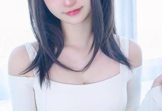 婚纱图集中，神楽坂真冬化身飘逸的冰河女神？你不试试？