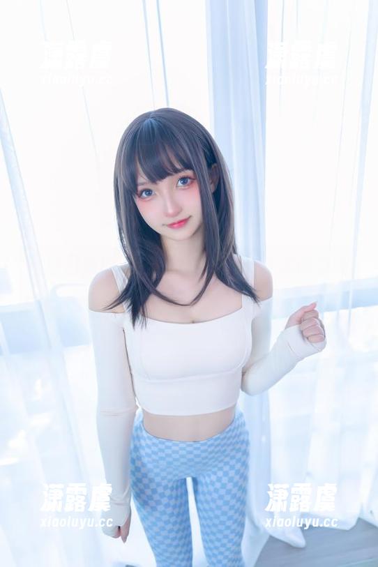 神楽坂真冬 婚纱图集中,神楽坂真冬化身飘逸的冰河女神?你不试试?