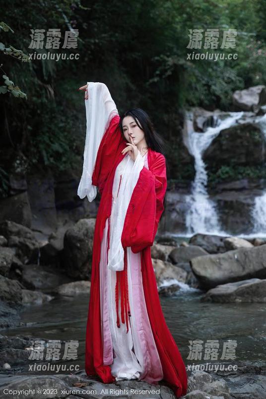 秀人网-夏甜甜 秀人网 - 夏日继续,夏甜甜最新套图:那天我突然想问,冰镇西瓜好吃吗?