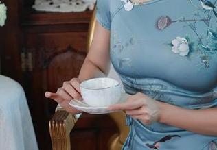 秀人网 – 潘娇娇拥抱黑丝：写真合集里的那些诱惑时刻