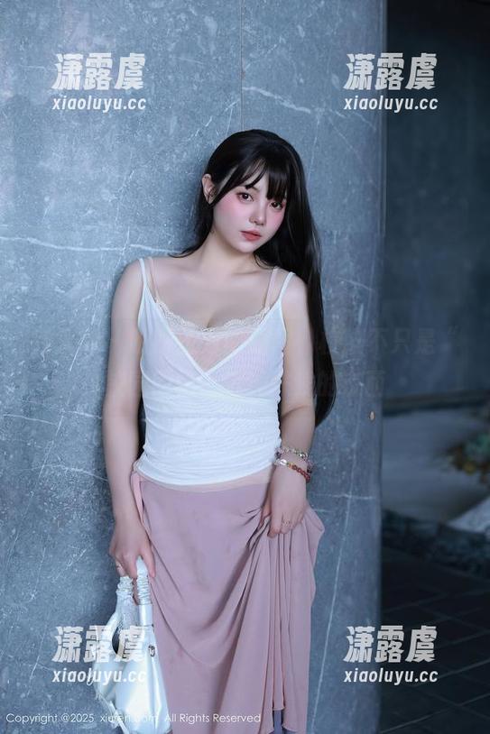 秀人网-盼盼玉奴 秀人网 - 盼盼玉奴的原图,校服不只是“校园回忆”这种肤浅的东西