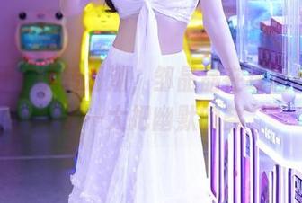 秀人网 – 玩转海潮，邹晶晶在线图集中撒了一大把幽默的盐