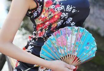 美媛馆 – 美腿和美桃酱，作品中有种不须言表的默契