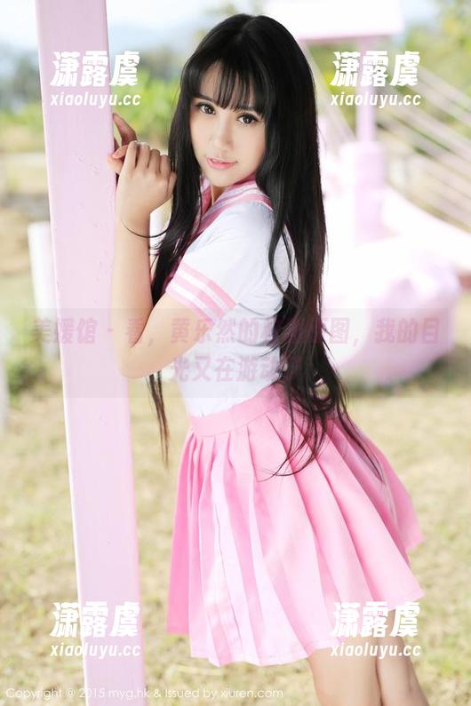 美媛馆-黄乐然 美媛馆 - 看,黄乐然的校服原图,我的目光又在游动了