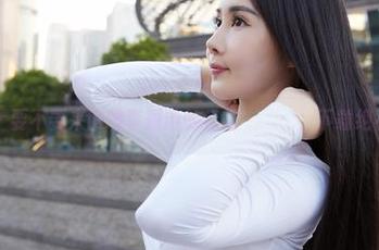 蜜桃社 – 要不要来瞧瞧李颖诗的红裙صورت，下载绝不后悔。