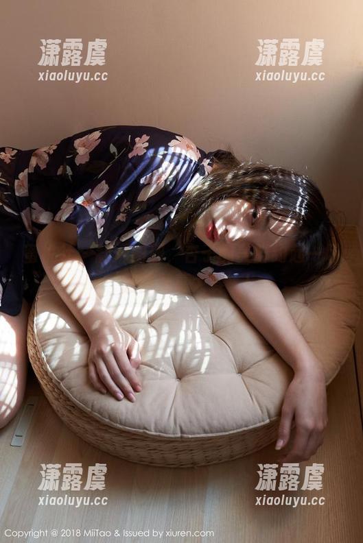 蜜桃社-杏子 蜜桃社 - 翻开图册,杏子的美脚约起一场‘腿部羡慕大赛’!