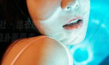 蜜桃社 – 结衣的白裙图集，满满的青春气息扑面而来，但它肯定不止如此。