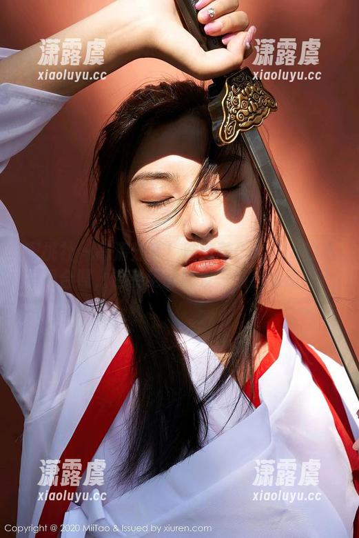 蜜桃社-陆萱萱Cecilia 蜜桃社 - 高清分享!陆萱萱Cecilia的连衣裙合照,这姿势能引发一场小骚动吗?