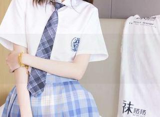 袜啵啵 – 高清独家！小沫和她的绿色丝袜，不知比草地好看多少倍。