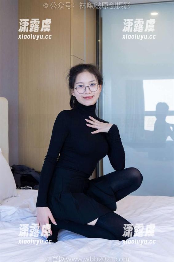袜啵啵-糯米 袜啵啵 - 私拍资源里竟然有糯米的白丝,脚尖加固款无聊但又很吸引