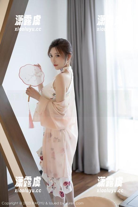语画界-周思乔Betty 语画界 - 周思乔Betty黑色主题写真,原图里似乎有只小妖精在跳舞