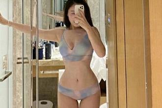 微密圈 – 最新写真：红色兔妹的铁锤姐姐，有些俏皮有些不羁，脑子里却突然冒出只小兔子的想象。