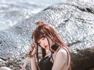 阿薰kaOri的女教师套图，俏皮和专业并存，下载也许能提高效率哦？