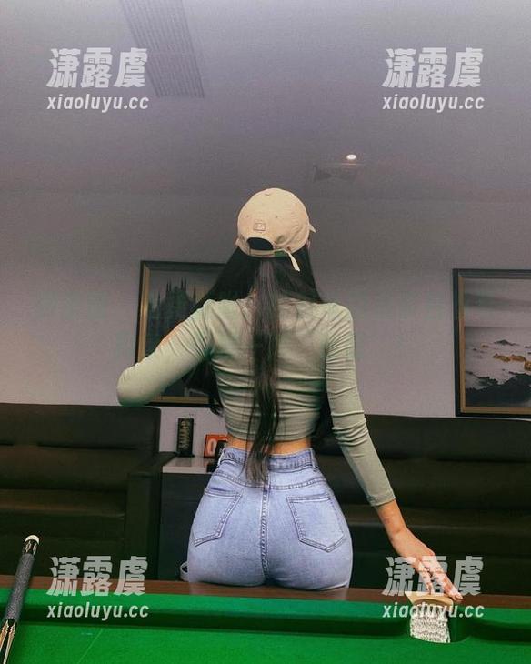 陈佩奇 微密圈 - 有更新啦!陈佩奇的吊带白丝写真集,引发一阵‘哇喔’!