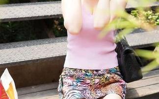 青豆客 – 看施忆佳的美脚高清原图，研究了一下，突然感叹，脚的力量真强大。